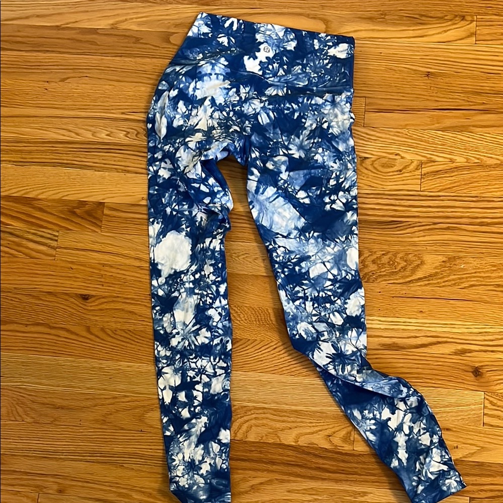 Lululemon Blue Tie-Dye Leggings size 6